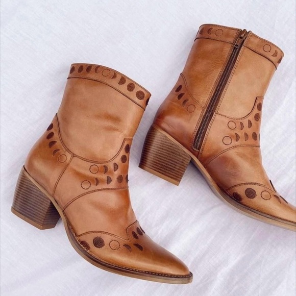 Call me the breeze Maisie Moon Phase Boots - Picture 6 of 11